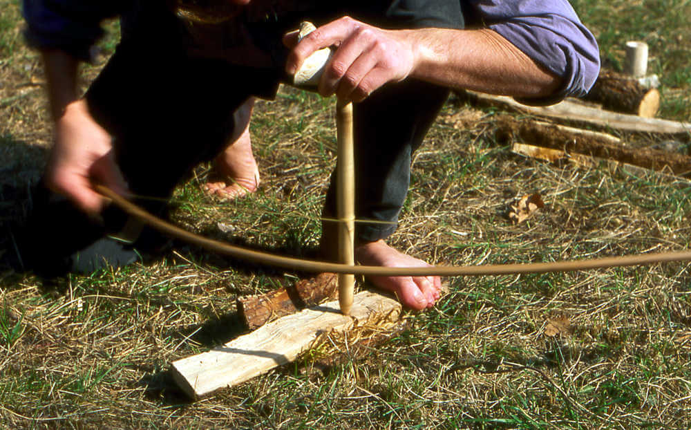 taladro de arco, una herramienta histórica para perforar y encender fuego
